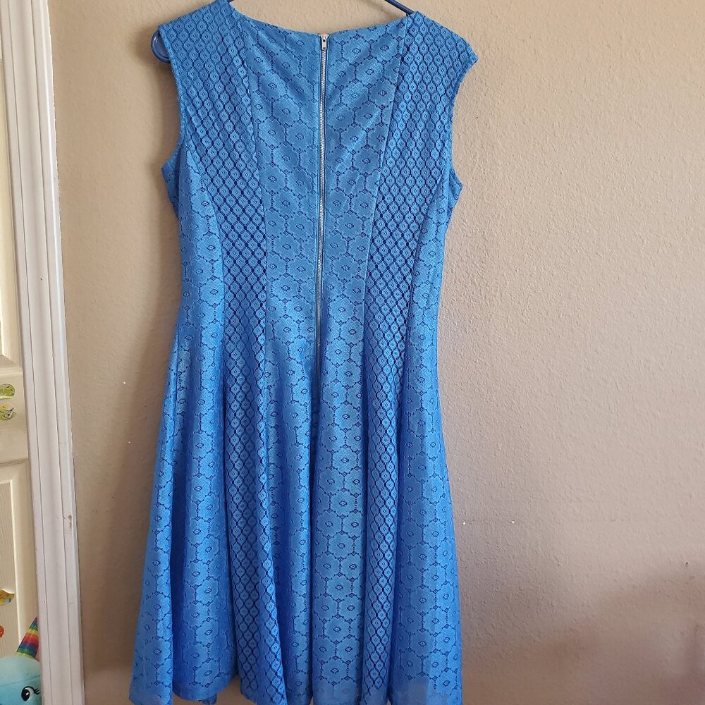 Elegant Blue lace dress - Picture 4 of 5